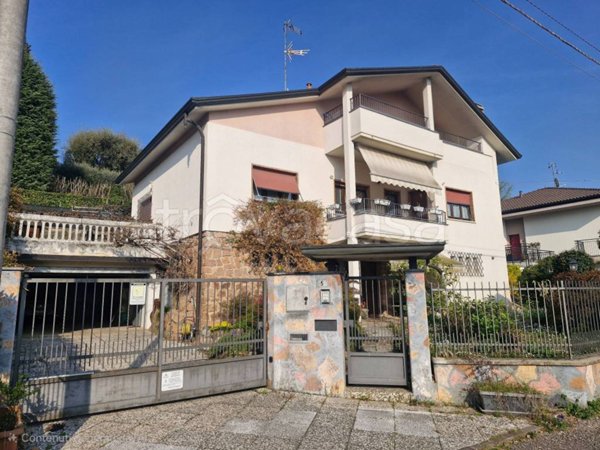 casa indipendente in vendita a Tradate