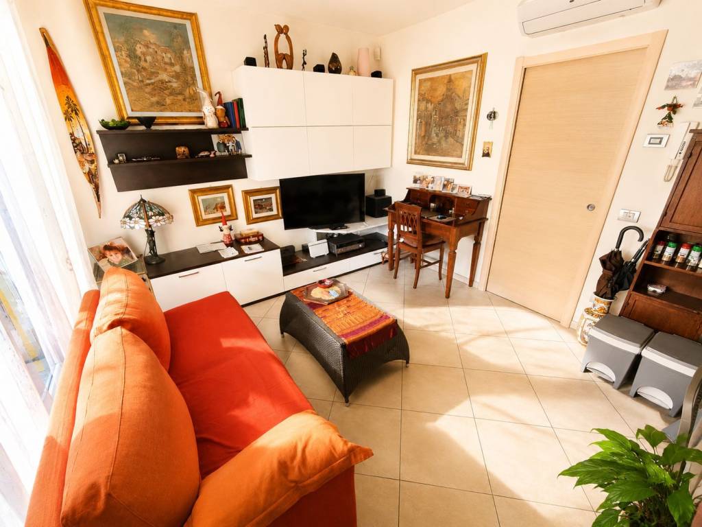 casa indipendente in vendita a Tradate
