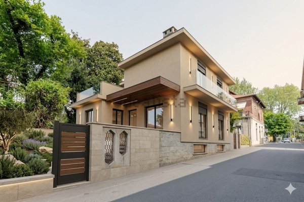 casa indipendente in vendita a Tradate