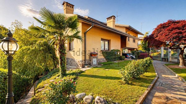 casa indipendente in vendita a Tradate
