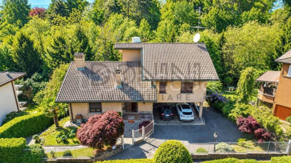 casa indipendente in vendita a Tradate
