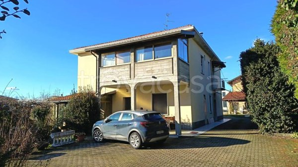 casa indipendente in vendita a Tradate
