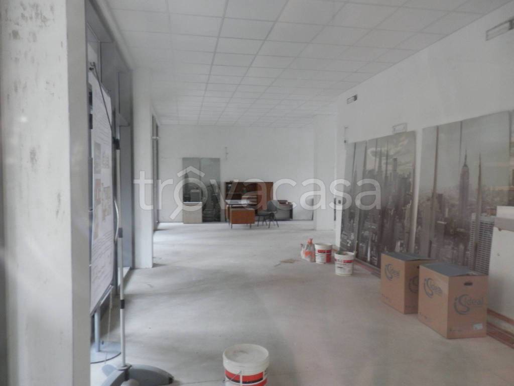 negozio in vendita a Tradate