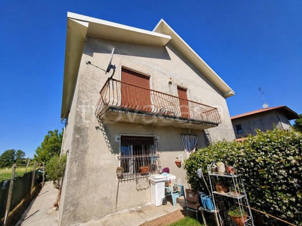 casa indipendente in vendita a Tradate in zona Ceppine