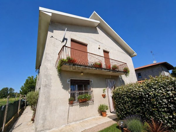 casa indipendente in vendita a Tradate in zona Ceppine