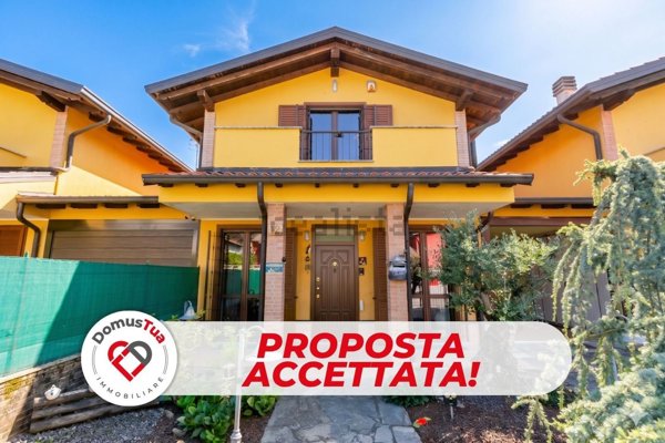 casa indipendente in vendita a Tradate in zona Abbiate Guazzone