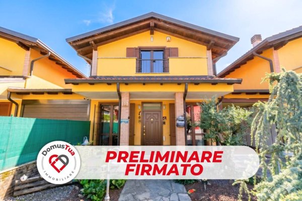 casa indipendente in vendita a Tradate in zona Abbiate Guazzone