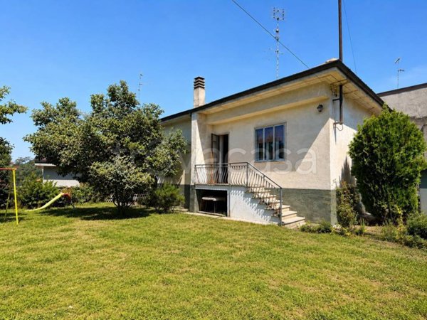 casa indipendente in vendita a Tradate
