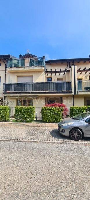 appartamento in vendita a Tradate in zona Abbiate Guazzone
