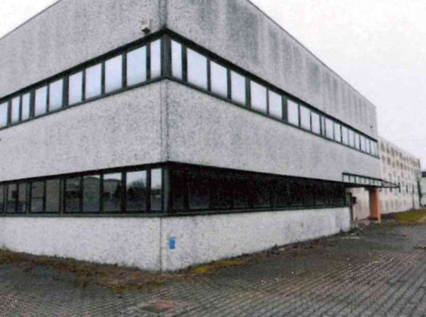 locale commerciale in vendita a Tradate in zona Abbiate Guazzone