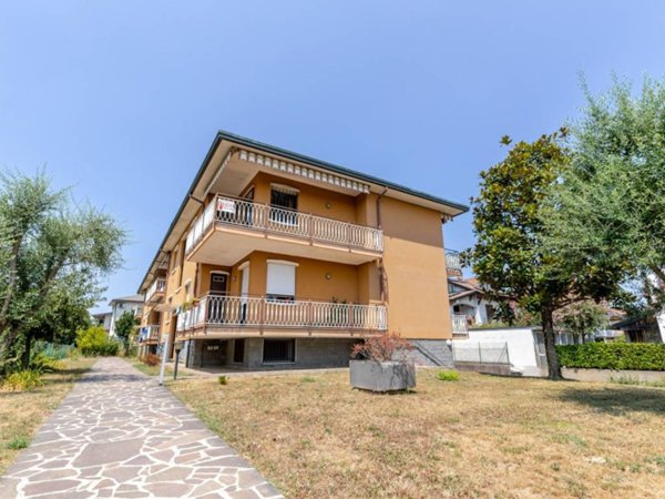 appartamento in vendita a Tradate in zona Abbiate Guazzone