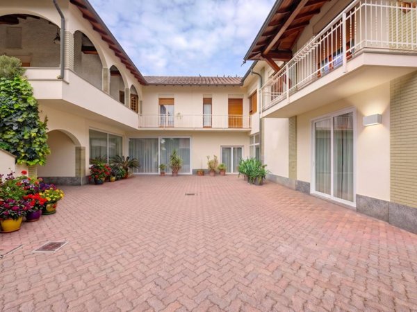 casa indipendente in vendita a Tradate in zona Ceppine