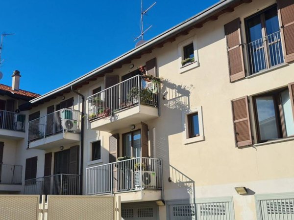 appartamento in vendita a Tradate in zona Abbiate Guazzone