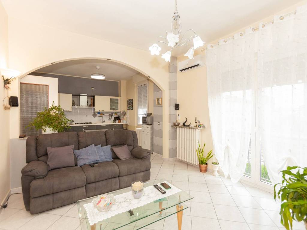 casa indipendente in vendita a Tradate