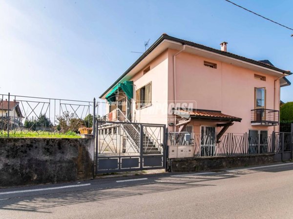 casa indipendente in vendita a Tradate in zona Abbiate Guazzone