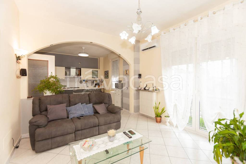 casa indipendente in vendita a Tradate