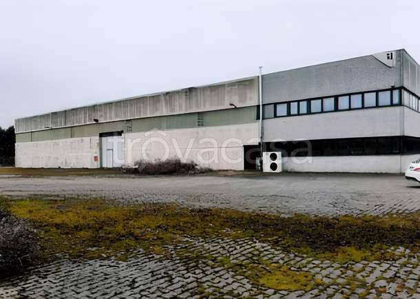locale commerciale in vendita a Tradate in zona Abbiate Guazzone