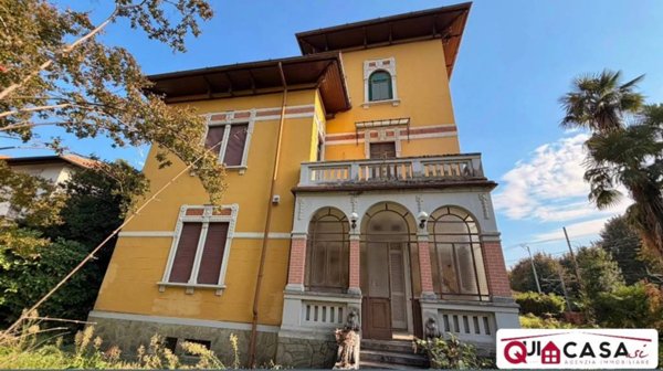 casa indipendente in vendita a Tradate