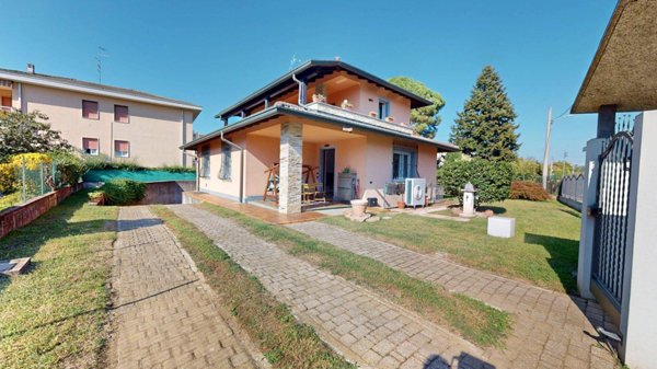 casa indipendente in vendita a Tradate in zona Ceppine