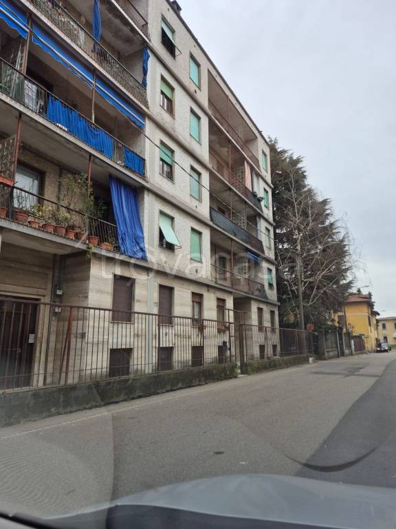 locale commerciale in vendita a Tradate