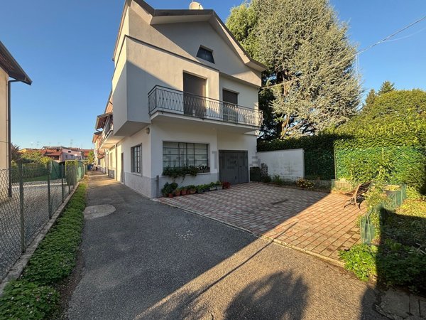 casa indipendente in vendita a Tradate