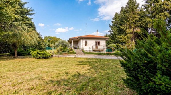casa indipendente in vendita a Tradate in zona Abbiate Guazzone