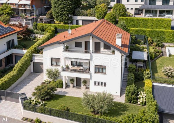 casa indipendente in vendita a Tradate