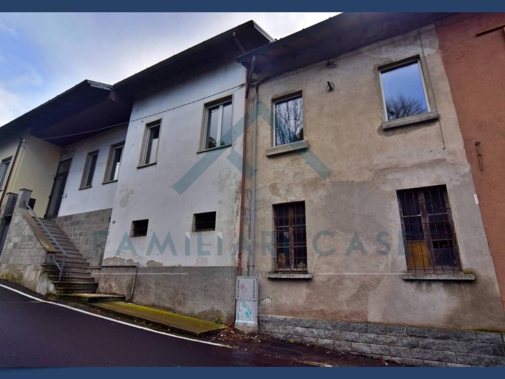 casa indipendente in vendita a Travedona-Monate