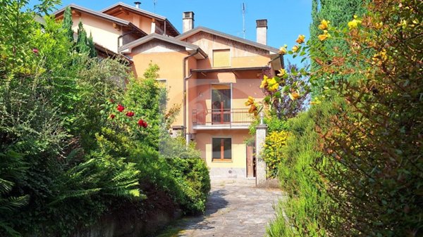 casa indipendente in vendita a Travedona-Monate in zona Mulini