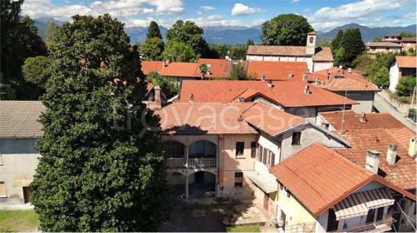 casa indipendente in vendita a Travedona-Monate