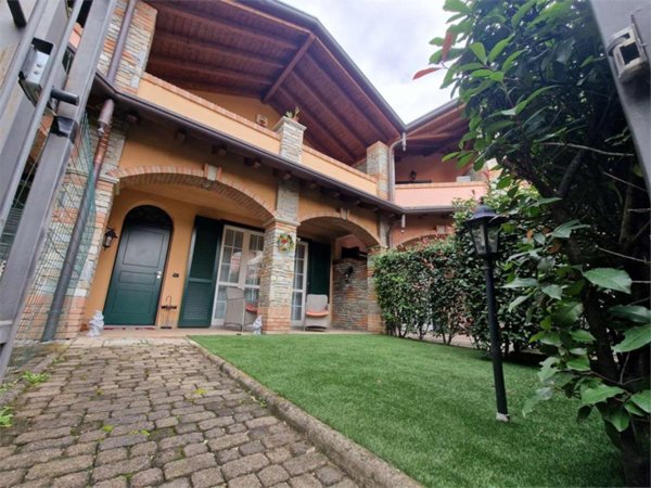 casa indipendente in vendita a Travedona-Monate