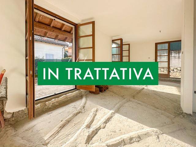 casa indipendente in vendita a Travedona-Monate
