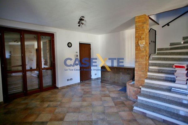 casa indipendente in vendita a Travedona-Monate