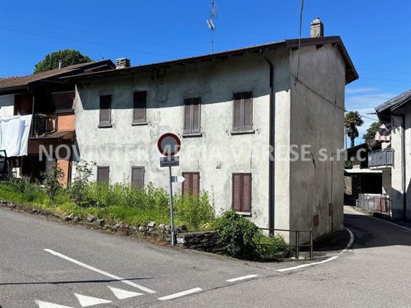 casa indipendente in vendita a Travedona-Monate