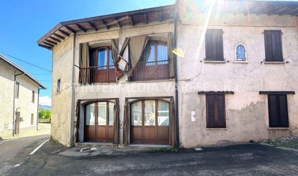 casa indipendente in vendita a Travedona-Monate