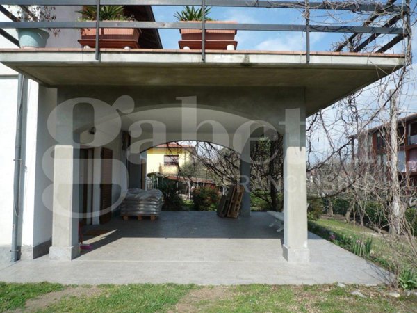 casa indipendente in vendita a Travedona-Monate