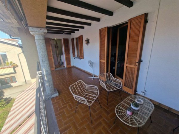 casa indipendente in vendita a Travedona-Monate