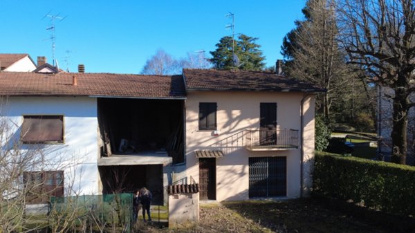 casa indipendente in vendita a Travedona-Monate