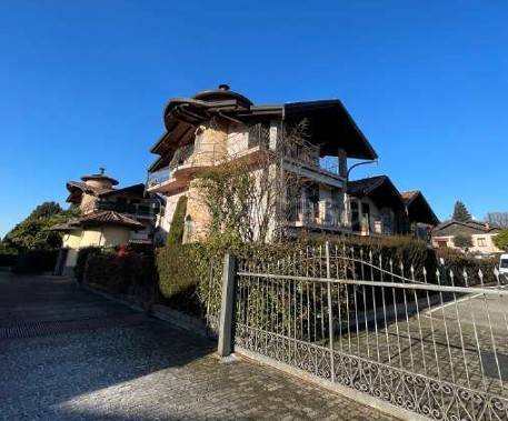 casa indipendente in vendita a Travedona-Monate