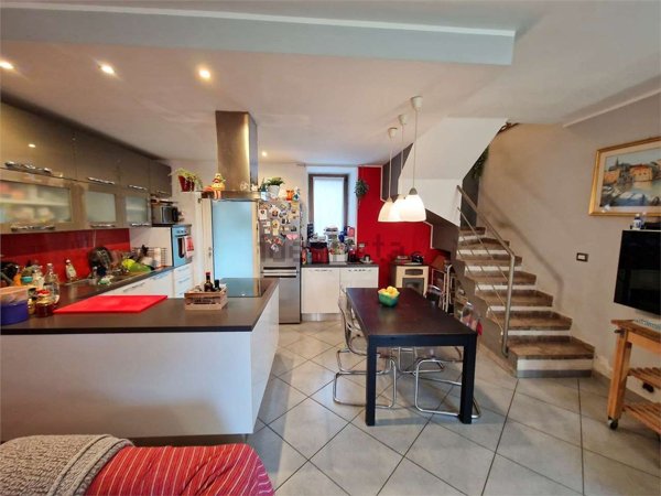 casa indipendente in vendita a Travedona-Monate