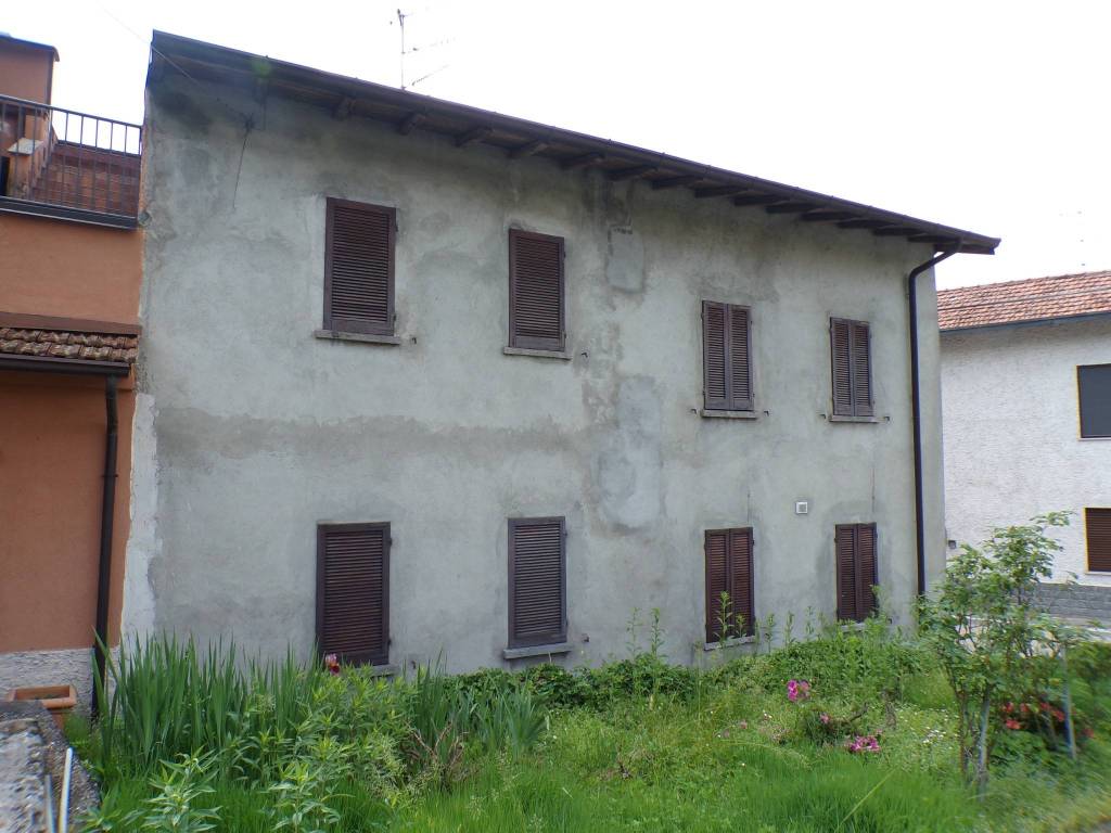 casa indipendente in vendita a Travedona-Monate