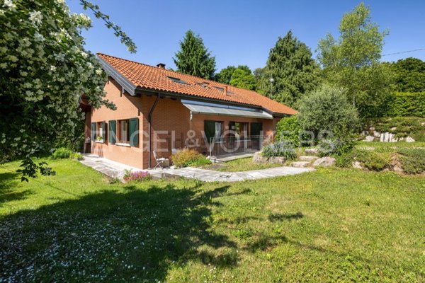casa indipendente in vendita a Travedona-Monate