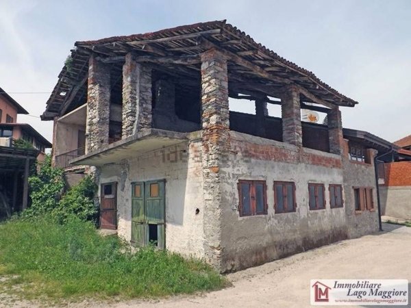casa indipendente in vendita a Travedona-Monate