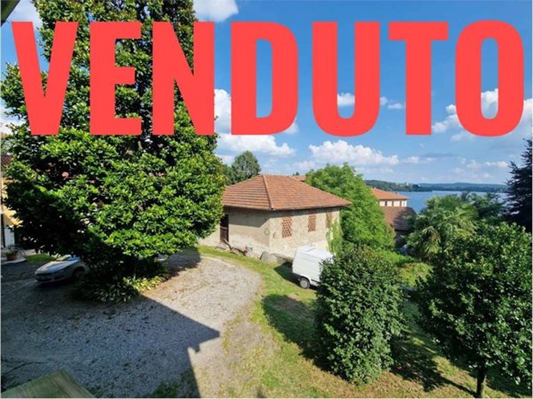 casa indipendente in vendita a Travedona-Monate