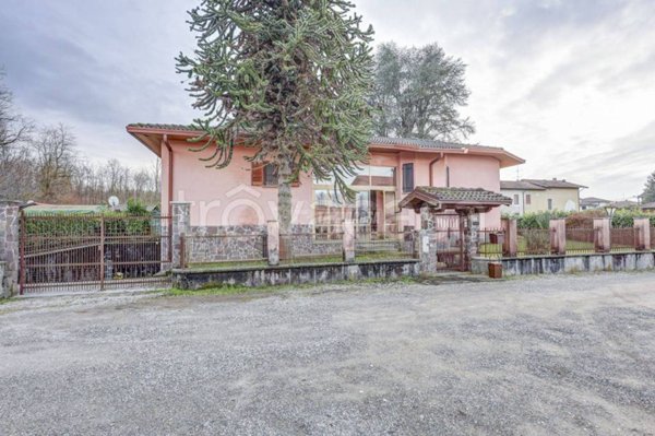 casa indipendente in vendita a Travedona-Monate