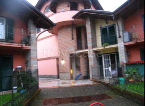 casa indipendente in vendita a Travedona-Monate