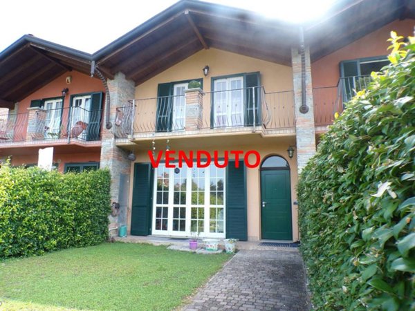 casa indipendente in vendita a Travedona-Monate
