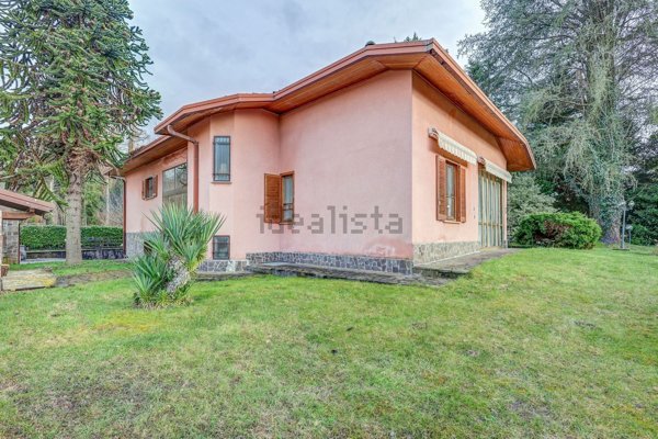 appartamento in vendita a Travedona-Monate