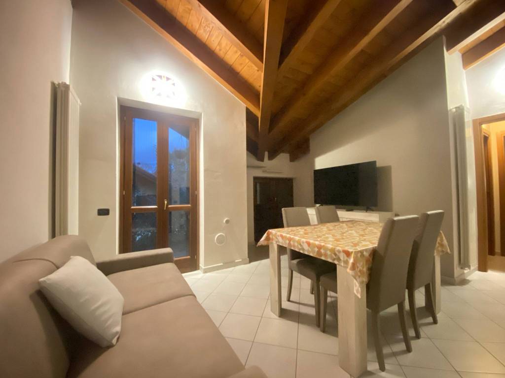 appartamento in vendita a Travedona-Monate