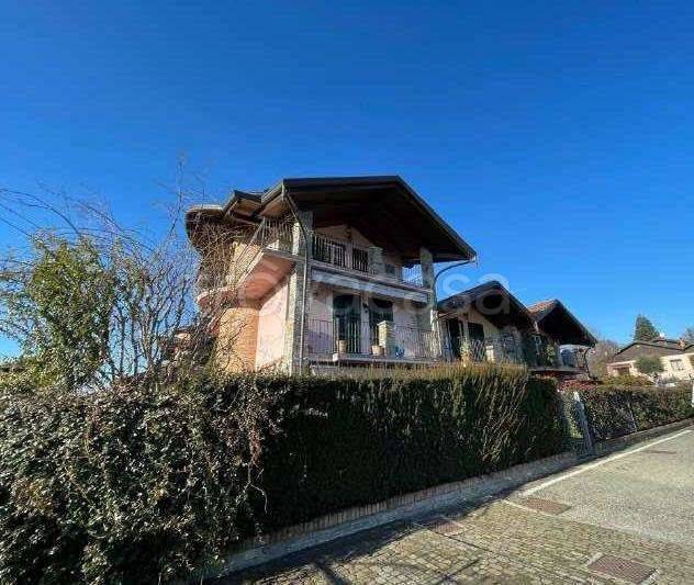 casa indipendente in vendita a Travedona-Monate